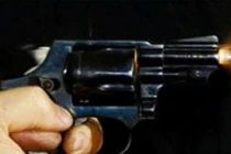 Bị từ chối yêu, nổ 2 phát súng gây rúng động dân cư?