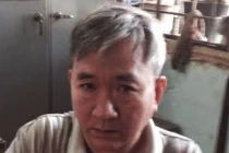 Đột nhập công ty sản xuất giấy tờ giả đưa người đi Mỹ