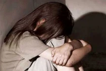 Bé gái 10 tuổi dùng điện thoại quay phim tố cáo “quỷ râu xanh“