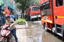 Cháy siêu thị Co.opmart giữa TPHCM, hàng trăm người tháo chạy