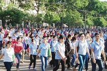 Hàng trăm nghìn công nhân hăng say trở lại làm việc