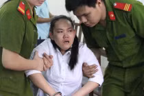 Bảo mẫu giết người ngã quỵ nhận mức án 18 năm tù