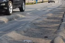 Đại lộ hiện đại nhất TP HCM sụt lún nghiêm trọng, nhiều xe mất lái