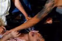 Tranh nhau hiếp gái trẻ, 3 “quỷ râu xanh” đánh nhau