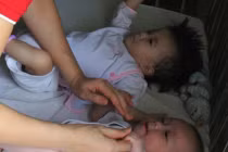 Xót thương 4 bé gái bị mẹ bỏ rơi vì bệnh tật