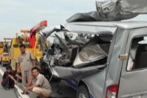 Xe khách húc đuôi xe bồn, 4 người chết