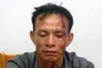 Cha “rủ” con trai vào tù