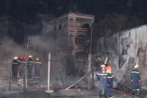 Cảnh sát PCCC “mất tết” vì 2 vụ cháy đêm giao thừa