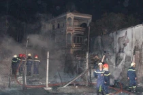 Cảnh sát PCCC “mất tết” vì 2 vụ cháy đêm giao thừa