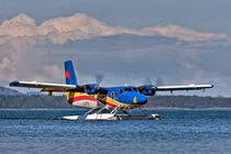 Thủy phi cơ DHC6 xuất kích... tìm được luôn vật lạ