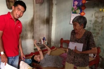 Thăm cô gái tật nguyền bị yêu râu xanh hãm hiếp