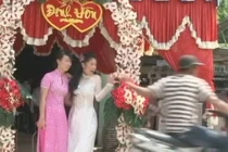 Đại úy công an mừng cưới em trai bằng ... 2 tên cướp