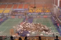 Clip cảnh sập trần kinh hoàng ở nhà thi đấu Phan Đình Phùng