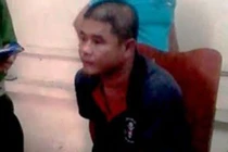 Hai gã ngổ ngáo rút súng đại náo UBND quận