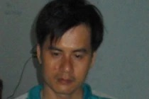 Chỉ cần chiếc quần sắc phục, giả công an lừa iPhone 5