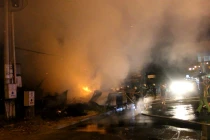 Hỏa hoạn thiêu rụi vựa phế liệu ở cửa ngõ TP HCM