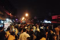 Ôm chặt con, mẹ chết co quắp trong đám cháy