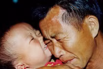 Khủng khiếp cảnh mua bán trẻ sơ sinh trước BV Nhi Đồng I