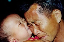 Khủng khiếp cảnh mua bán trẻ sơ sinh trước BV Nhi Đồng I