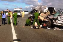 Hiện trường tai nạn thảm khốc trên cao tốc Trung Lương