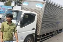 Xe tải thụt hố tử thần ở HCM