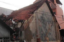 Loạt nhà “cổ”... chờ sập trên đại lộ hiện đại nhất TPHCM