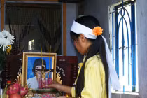 Gài điện giết vợ rồi vật vã khóc bên quan tài