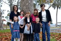 Sức sống kỳ diệu của bé gái không mặt 