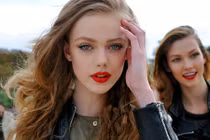 Phụ nữ sinh tháng nào có tài "tán ai người ấy đổ"? 