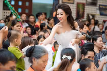 Đỗ Mỹ Linh hóa chị Hằng vui trung thu cùng bệnh nhi