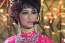 Hòa Minzy hát cải lương nhận cơn mưa lời khen 