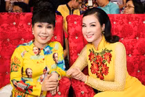 U50 Thanh Mai trẻ trung làm giám khảo cùng Việt Hương