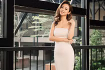 Hoa hậu Jennifer Phạm vai trần gợi cảm với váy dạ hội 