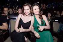 Hoa hậu Ngọc Diễm đọ vẻ gợi cảm cùng Trúc Diễm