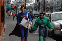 Cười lăn lộn các “siêu anh hùng” ngoài đời