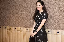 Hoa hậu Giáng My trẻ trung đi dự tiệc tất niên