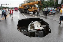 Những hiện trường tai nạn giao thông "bất chấp" mọi định luật vật lí