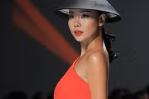 Lại Thanh Hương hút hồn trên sàn diễn thời trang