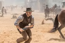 Sao "Jurassic World” hóa tay súng miền viễn Tây trong phim mới