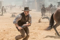 Sao "Jurassic World” hóa tay súng miền viễn Tây trong phim mới