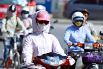 Miền Bắc vẫn oi bức dù nắng nóng bắt đầu suy giảm