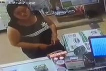 Nữ quái xài chiêu độc khiến nhân viên thu ngân đưa nhầm tiền