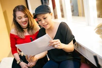 Việt Hương ra tay giúp đỡ đàn em ở phút 89