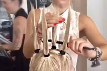 Dân mạng tròn mắt vì màn cắt tóc cực dị cực quái này 