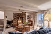 Nội thất hiện đại bên trong ngôi nhà hơn 300 năm tuổi