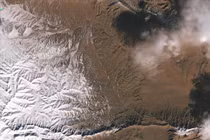 Tuyết rơi ở sa mạc Sahara nhìn từ vũ trụ
