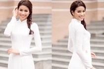 HH Phạm Hương đẹp hút hồn với áo dài trắng tinh khôi