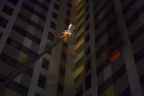 Cháy chung cư cao tầng ở Hà Nội, dân tháo chạy trong đêm