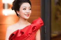 “Họa mi bán cổ điển” Thu Hà quyến rũ với sắc đỏ