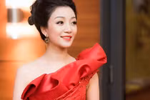 “Họa mi bán cổ điển” Thu Hà quyến rũ với sắc đỏ